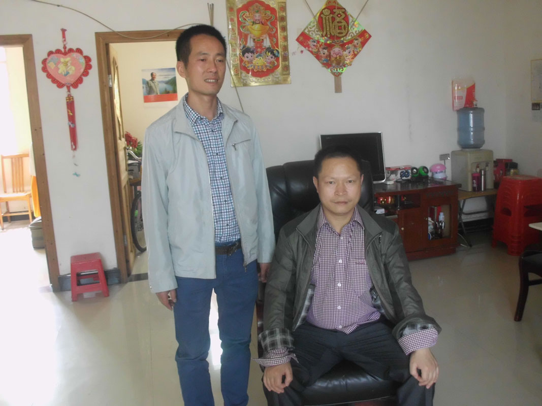 弟子钟积雄与黄炳燚老师合影